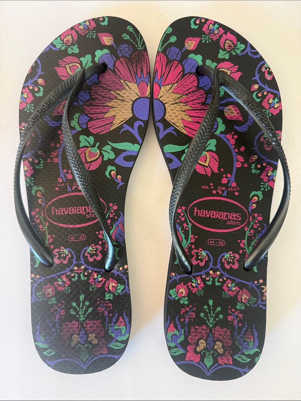 Havaianas Slim Black Flip Flops with Multicolor Floral Print sz 9 runs big